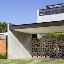 cornetta arquitetura, casas minimalistas, casas, industrializadas, pre fabricadas, concreto aparente, estrutura metalica, garagem aberta, painel prefabricado