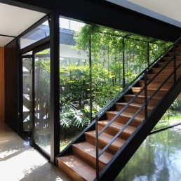 cornetta arquitetura, casas minimalistas, casas, industrializadas, pre fabricadas, concreto aparente, estrutura metalica, escada