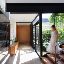 cornetta arquitetura, casas minimalistas, casas, industrializadas, pre fabricadas, concreto aparente, estrutura metalica, escada, hall de acesso