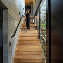 escada, acesso, projeto, casa, moderna, minimalista, elegante, estrutura metalica, concreto, madeira