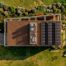 cornetta arquitetura, pedro cornetta, casa suspensa, foto aerea, drone, implantacao