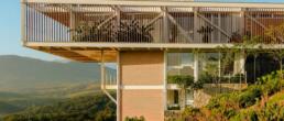 casa com estrutura metalica, encosta, declive, serra, arquiteto