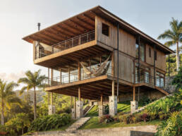 casa em itacare, cornetta arquitetura, woodframe, madeira laminada colada, mlc